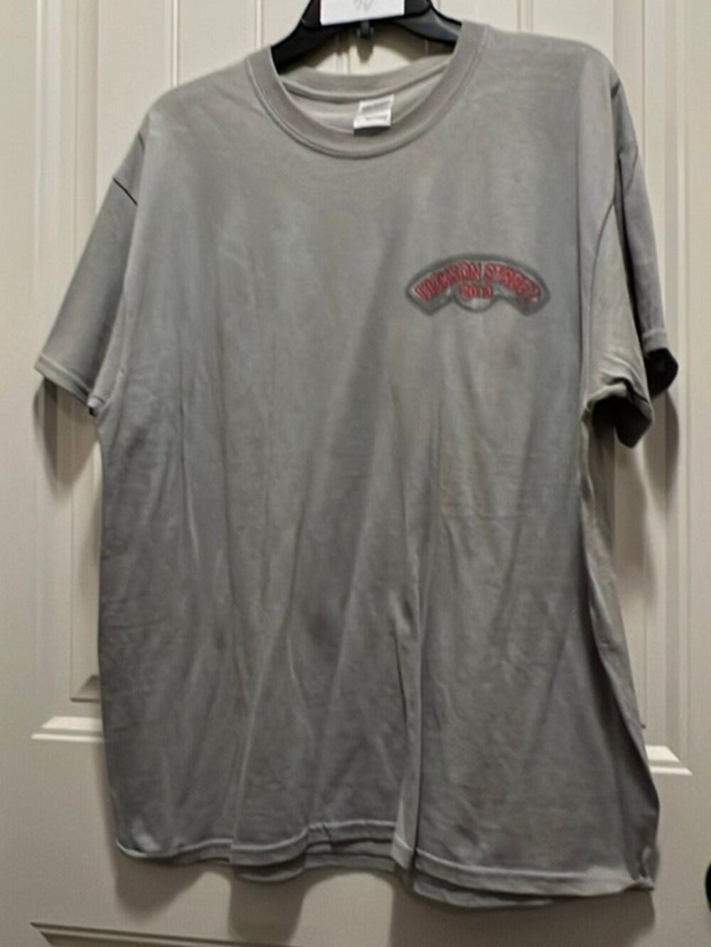 Gildan Gray Graphic T-Shirt Size L